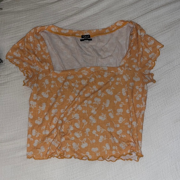Tops - urban outfitters yellow floral cropped top w lettuce edges